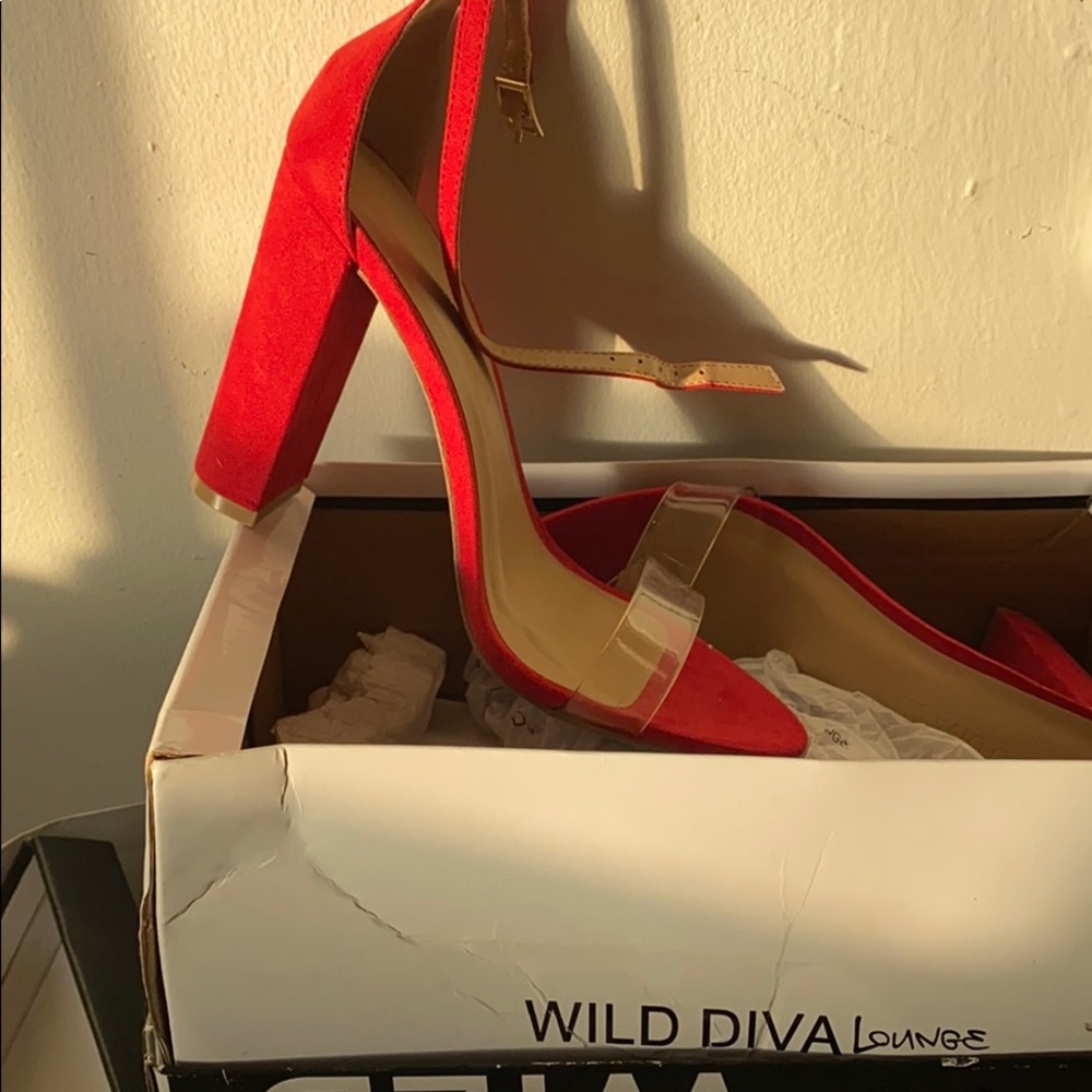 Strap heel
